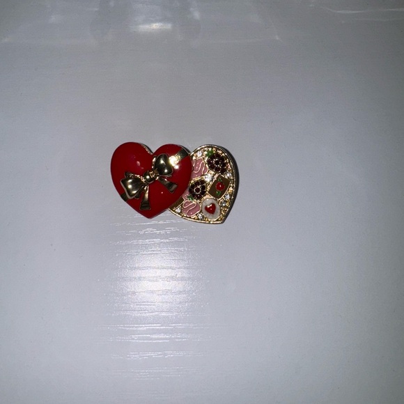 Heart Box of chocolates brooch/pin, jeweled detailed - Picture 3 of 4